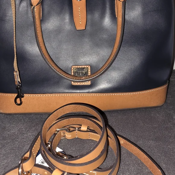 Dooney & Bourke Perry Satchel in elegant MIDNIGHT BLUE - Picture 3 of 9